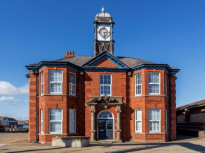 Abdiel 6 · Stylish 1st-Floor Retreat by Hartlepool Marina Pass the Keys